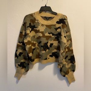 HYFVE Green Camouflage Long Sleeve Cropped Sweater Size Medium